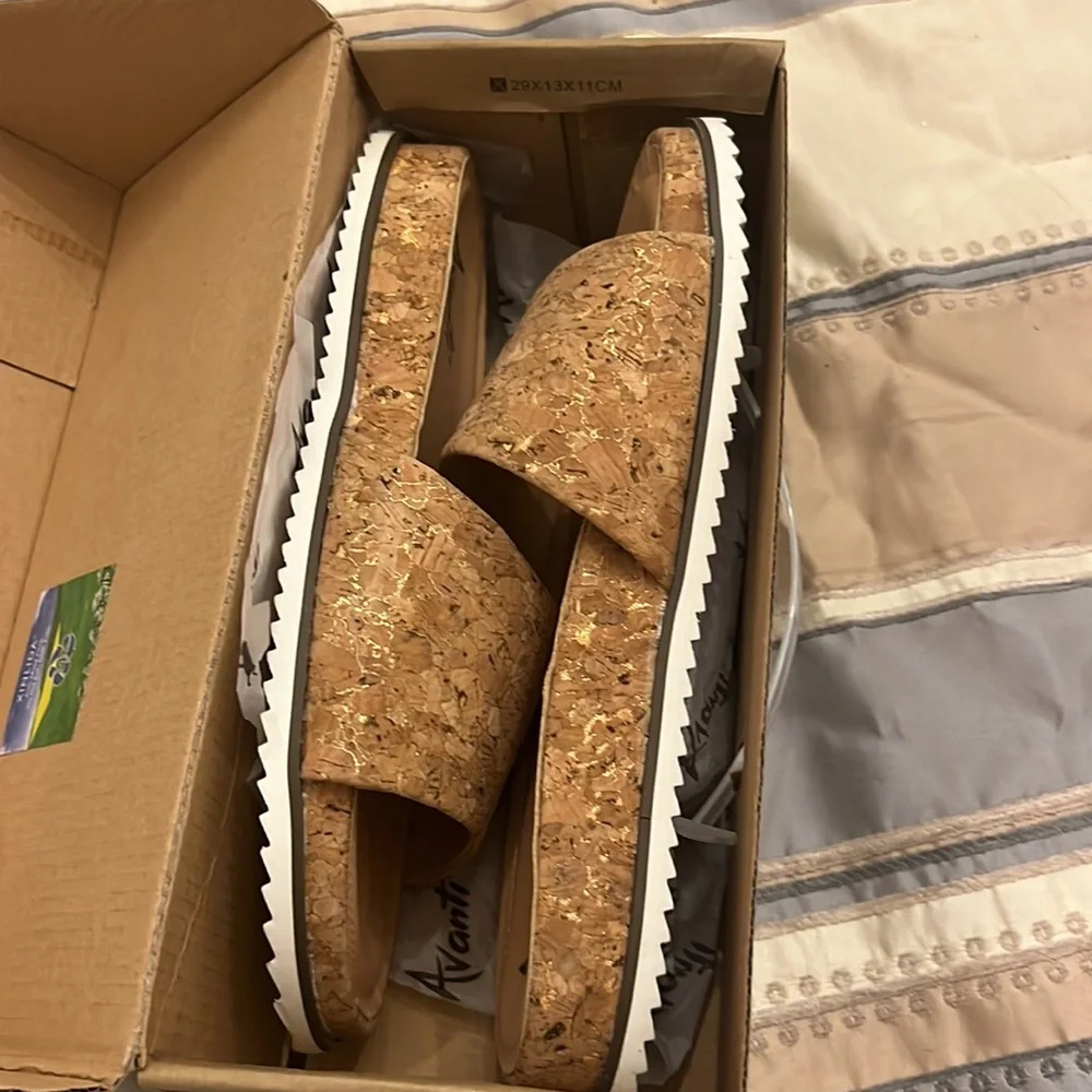 👟👠Avanti Sandals  with nice cushion very comfy and enough sparkle size 9 - Picture 6 of 6